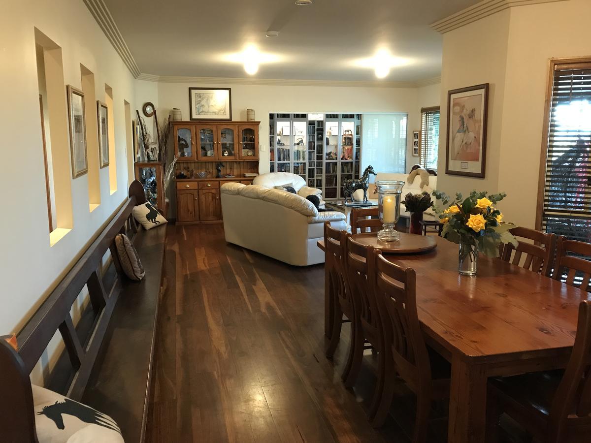 Bed and breakfast Tajmabarn Fullcircle Farm 6 Roundhill Rd Wilton Extérieur photo